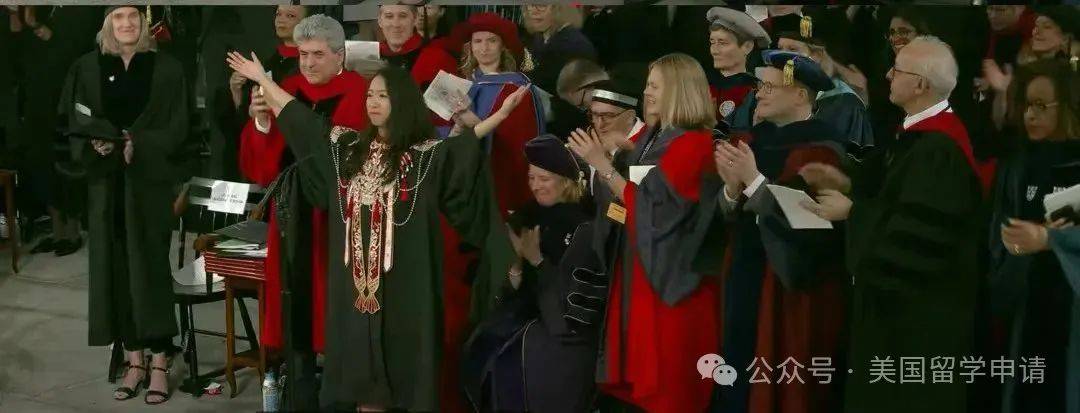 的中国女生蒋雨融来自青岛英高毕业本科就读于杜克凯发国际K8震撼全场！史上首位在哈佛毕业演讲(图4)