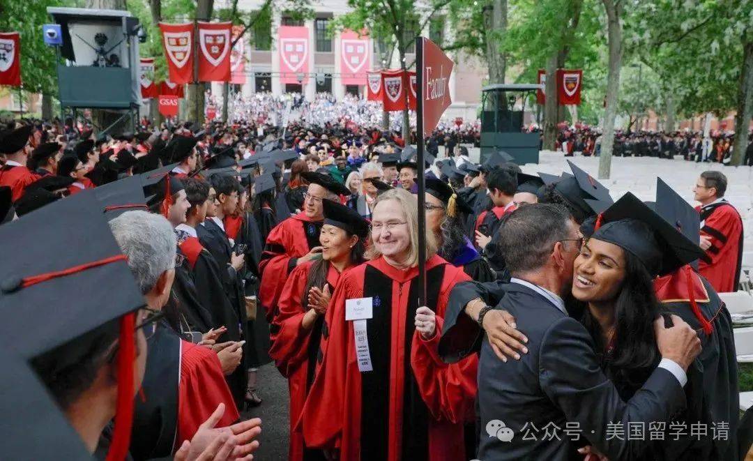 的中国女生蒋雨融来自青岛英高毕业本科就读于杜克凯发国际K8震撼全场！史上首位在哈佛毕业演讲(图7)